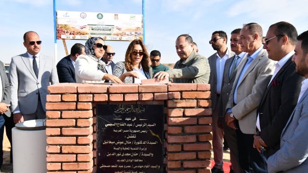 وزيرة التنمية المحلية تضع حجر أساس مجمع التمور والصناعات الغذائية بالوادي الجديد