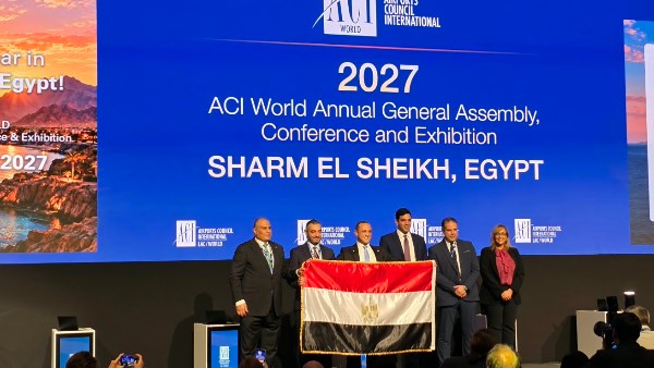 التجمع الأكبر عالميًا.. مصر تتسلم راية استضافة الجمعية العامة للمجلس الدولي للمطارات WAGA 2027