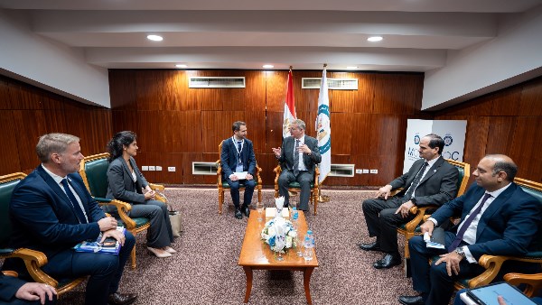 وزير البترول يبحث مع شركة الفرنسية تسريع تنفيذ مشروع ربط الغاز القبرصي بالبنية التحتية