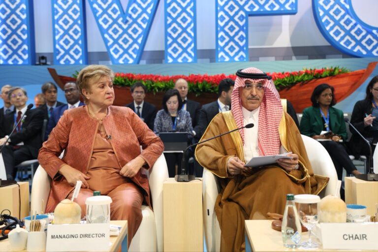 برئاسة الجدعان.. «النقدية والمالية الدولية» تؤكد أهمية الاستقرار الاقتصادي وإنهاء الصراعات