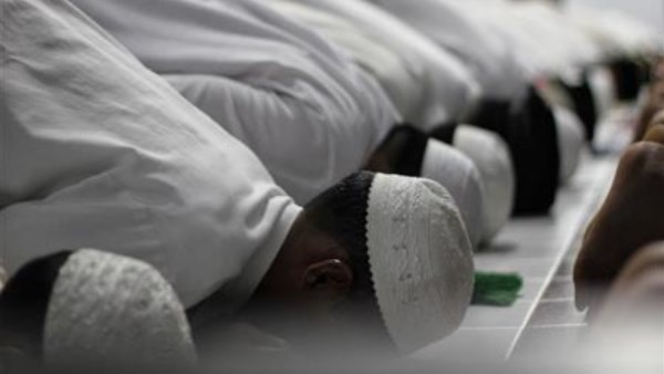 هل يجوز تأخير الصلاة للانشغال بإنقاذ نفس من الموت؟.. الإفتاء تجيب
