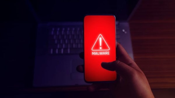 إعلان واحد يكفي لاختراقك.. برمجية تجسس خبيثة تتسلل إلى هاتفك وحاسوبك دون نقرة