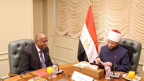 وزير الأوقاف يستقبل رئيس الاتحاد العربي للمحاربين القدماء وضحايا الحرب
