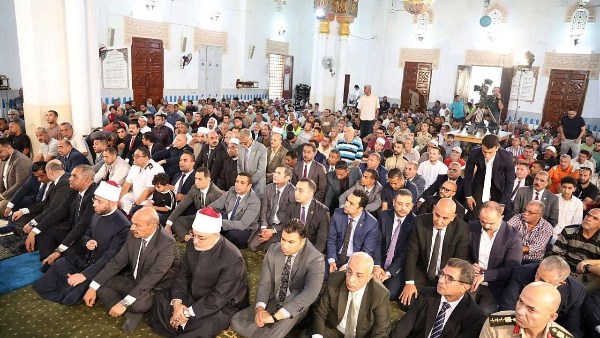 وزير الأوقاف ومفتي الجمهورية ومحافظ السويس يؤدون صلاة الجمعة بمسجد بدر