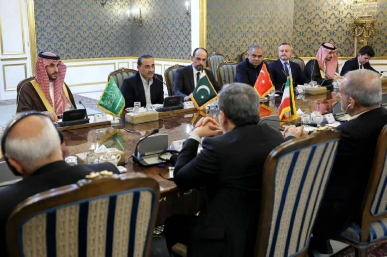 «رباعي طهران» يتفق على خفض التصعيد الإقليمي