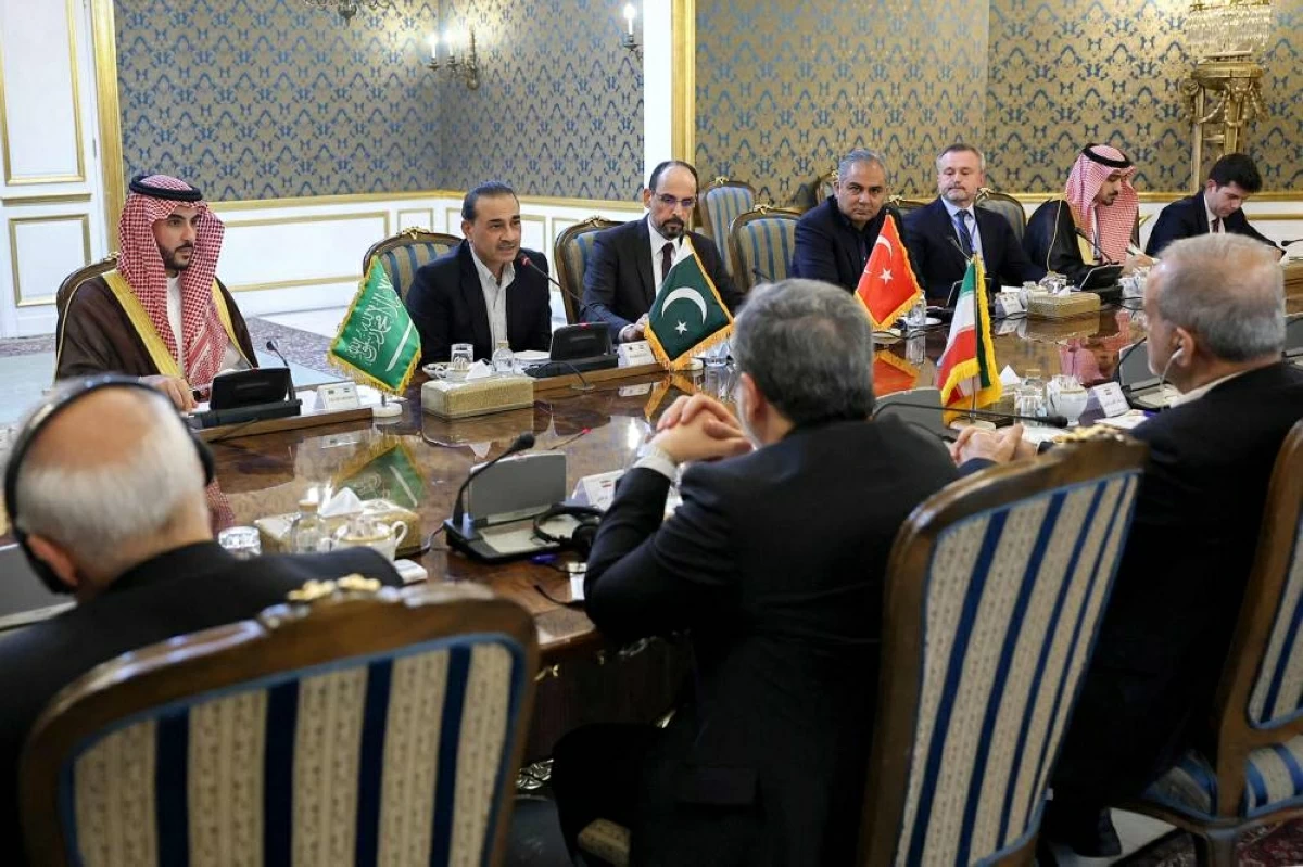 «رباعي طهران» يتفق على خفض التصعيد الإقليمي