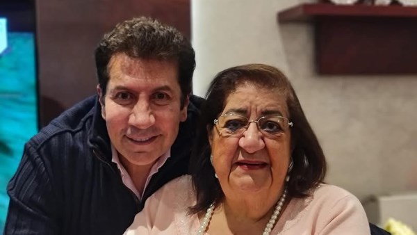 هاني رمزي: لا أزال أبكي على والدتي كل يوم.. وأرفض زواج ابنتي من مسلم