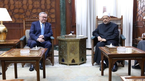شيخ الأزهر لوزير خارجية كازاخستان: نتمنى أن نعيش لنرى اليوم الذي يجتمع فيه المسلمون على عدوهم لا على أنفسهم