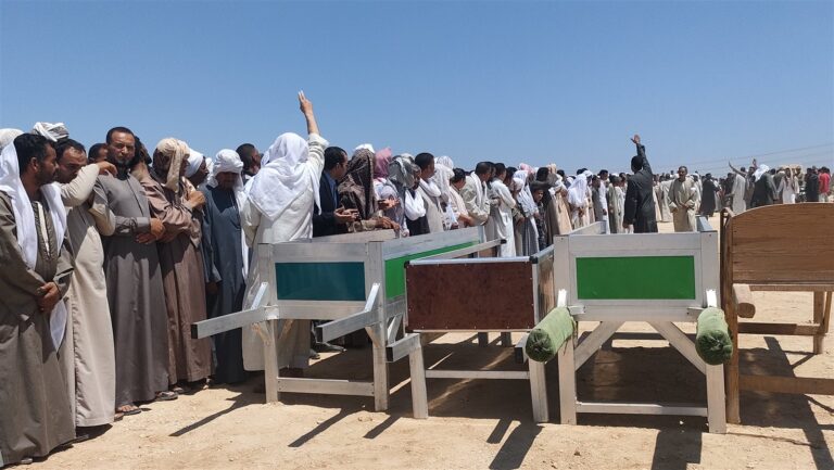 هل يجوز للنساء صلاة الجنازة جماعة على الميت؟ دار الإفتاء تجيب
