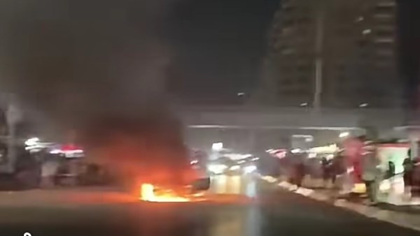 حريق ميكروباص في شارع فيصل.. والحماية المدنية تسيطر على النيران