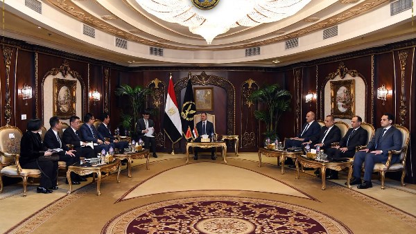 وزير الداخلية يبحث مع نائب وزير الأمن العام الصيني تعزيز التعاون الأمني