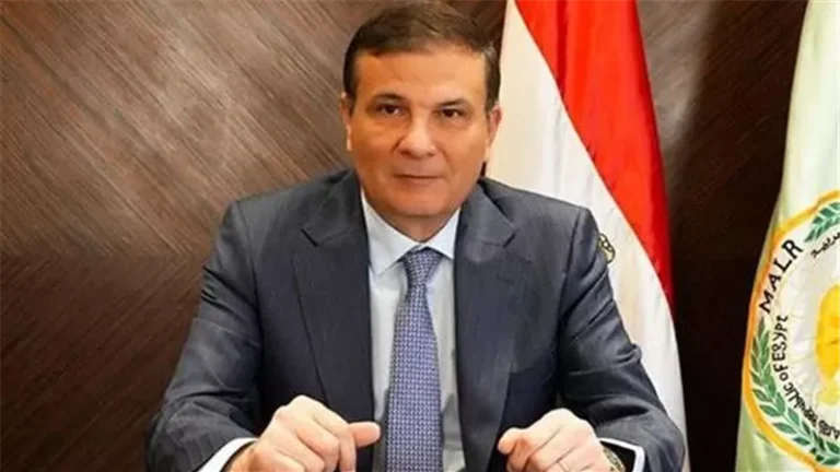 وزير الزراعة يتلقى تقريرًا حول جهود قطاع الخدمات الزراعية خلال سبتمبر.. استعدادات للموسم الشتوي