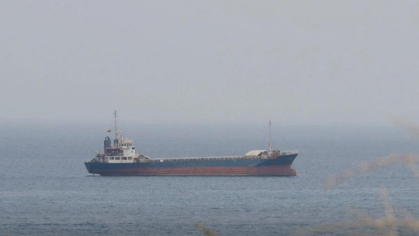 مخالفة للوائح.. اصطدام ناقلة نفط عملاقة بلغم بحري جنوبي مضيق هرمز