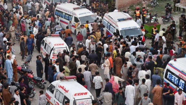 ارتفاع حصيلة ضحايا انهيار سقف مدرسة مدينة بيشاور الباكستانية لـ 29 قتيلا بينهم 28 طفلا