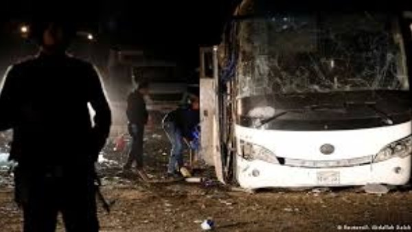 7 قتلى في هجوم مسلح على حافلة عمال بريف حمص في سوريا