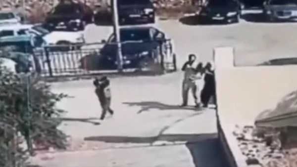 رشاش آلي وإطلاق نار لمدة 5 دقائق.. تفاصيل الهجوم على كنيسة في الأردن