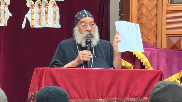 الأنبا رافائيل يلتقي خدام دميانة بالعدوية ويشاركهم اختيار أمناء قطاعات الخدمة