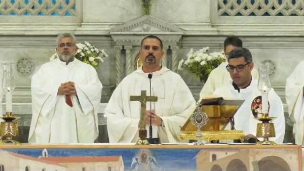 الرهبنة الفرنسيسكانية بالقاهرة تحتفل بعيد القديس فرنسيس الآسيزي | صور