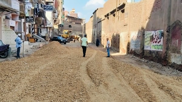 محافظ الدقهلية يتابع حملة رفع تراكمات الهدم والبناء ببلقاس باجمالي 300 طن