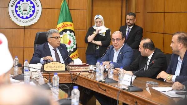 محافظ الدقهلية يعقد اجتماعا مع أعضاء مجلسي النواب والشيوخ