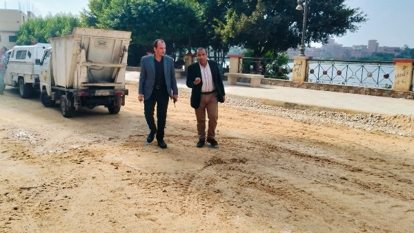 محافظ الدقهلية يتابع استكمال أعمال تمهيد ورصف كورنيش النيل بميت غمر بطول 1000 متر