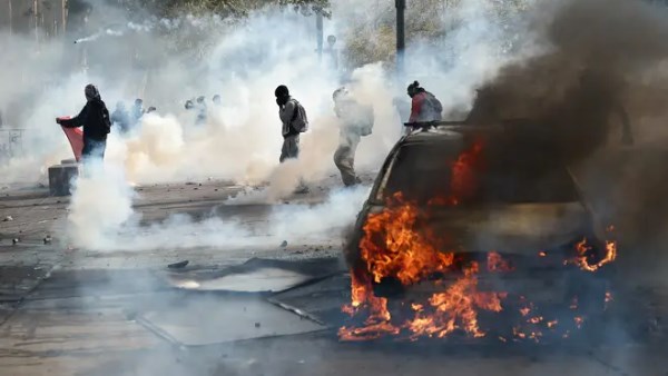 توقيف 350 شخصا في باريس.. واجتماع طارئ لرئيس الوزراء| صور