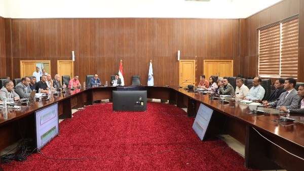 محافظ البحر الأحمر يستجيب لشكاوى المواطنين.. لجنة هندسية لفحص مشكلات منطقة الروضة