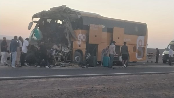 قرارات جديدة في حادث أتوبيس الغردقة ورأس غارب.. التحفظ على سائق التريلا وفحص السيارتين