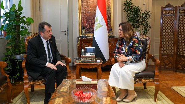 عوض تبحث مع سفير أرمينيا بالقاهرة تعزيز التعاون في مجالات حماية الطبيعة وإدارة المخلفات