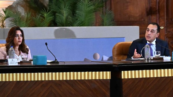 منال عوض: 48% من موازنات المحافظات مخصصة لتطوير الطرق المحلية وصيانتها