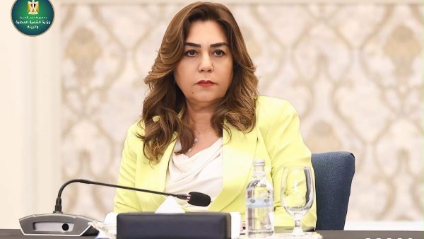 التنمية المحلية توقع عقدًا لمعالجة وتدوير 4 آلاف طن من المخلفات يوميًا بين «نظافة القاهرة» و«جرين بلانت»