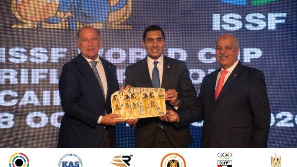 تكريم وزير الشباب والرياضة ورئيس الاتحاد الدولي للرماية وقيادات رياضية وعسكرية بكأس العالم للرماية 2026