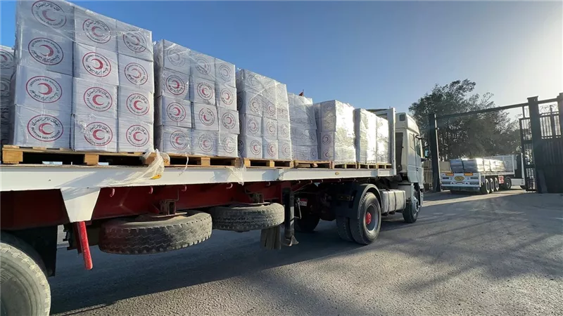الهلال الأحمر يطلق قافلة جديدة لغزة بعد الـ300.. 3،266 طنًا من المساعدات الإنسانية في الطريق