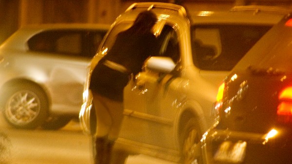 تستقطب راغبي المتعة.. حقيقة اتهام سيدة لسائق بالاعتداء عليها بالطالبية