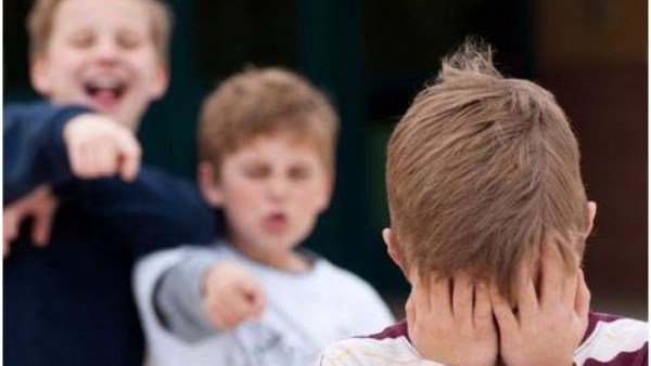 التحقيق في اتهام طالب بالتنمر على زميله وضربه داخل مدرسة خاصة بحدائق الأهرام