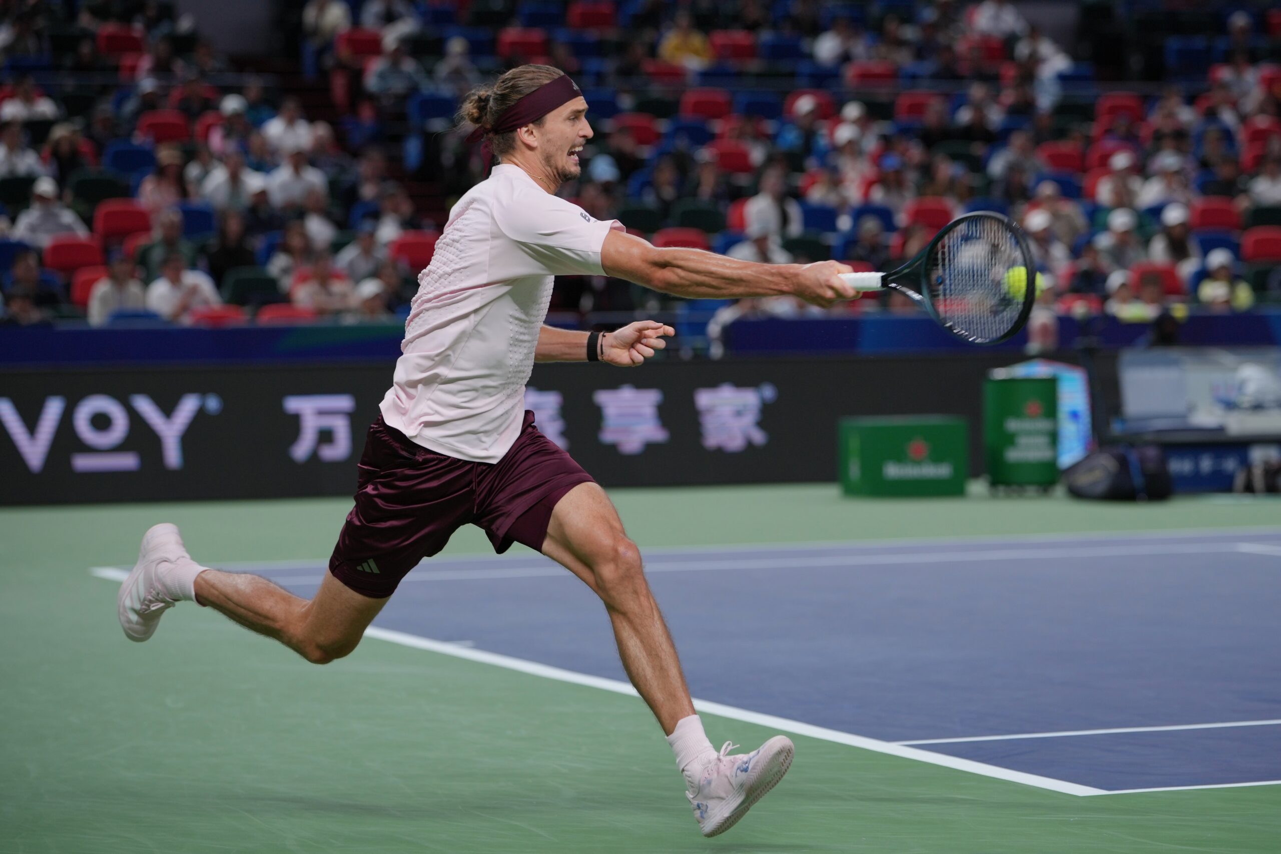 Zverev cruises past De Minaur to reach Shanghai semifinals
