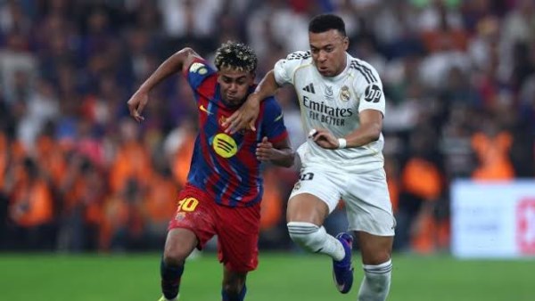 استبعاد حمزة عبد الكريم.. تشكيل برشلونة لمواجهة ريال مدريد في الدوري الإسباني