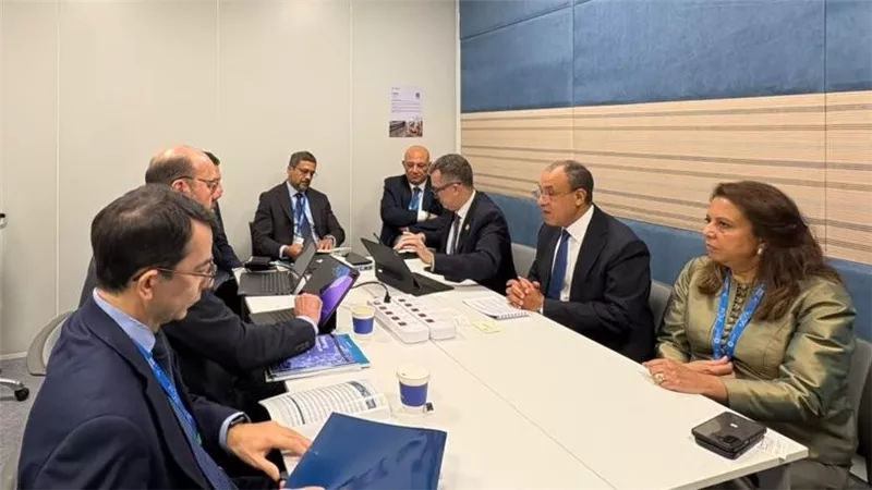 وزير الخارجية يلتقي كبير الاقتصاديين ونائب الرئيس الأول لاقتصاديات التنمية بمجموعة البنك الدولي