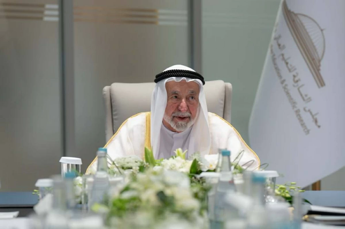 سلطان يعتمد توحيد سلم رواتب الكادر الإداري في جامعات «خورفكان» «كلباء» و«الذيد»