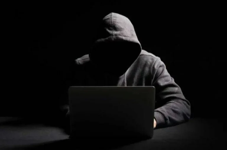 اعتقال مراهق تزعم قراصنة «كيل سيك» لتنفيذ ألف هجوم في أوروبا