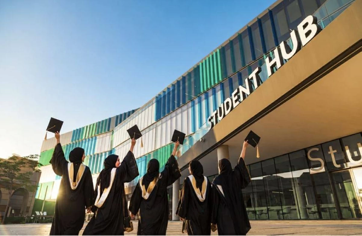 جامعة عجمان تتجاوز 10000 طالب وطالبة للمرة الأولى