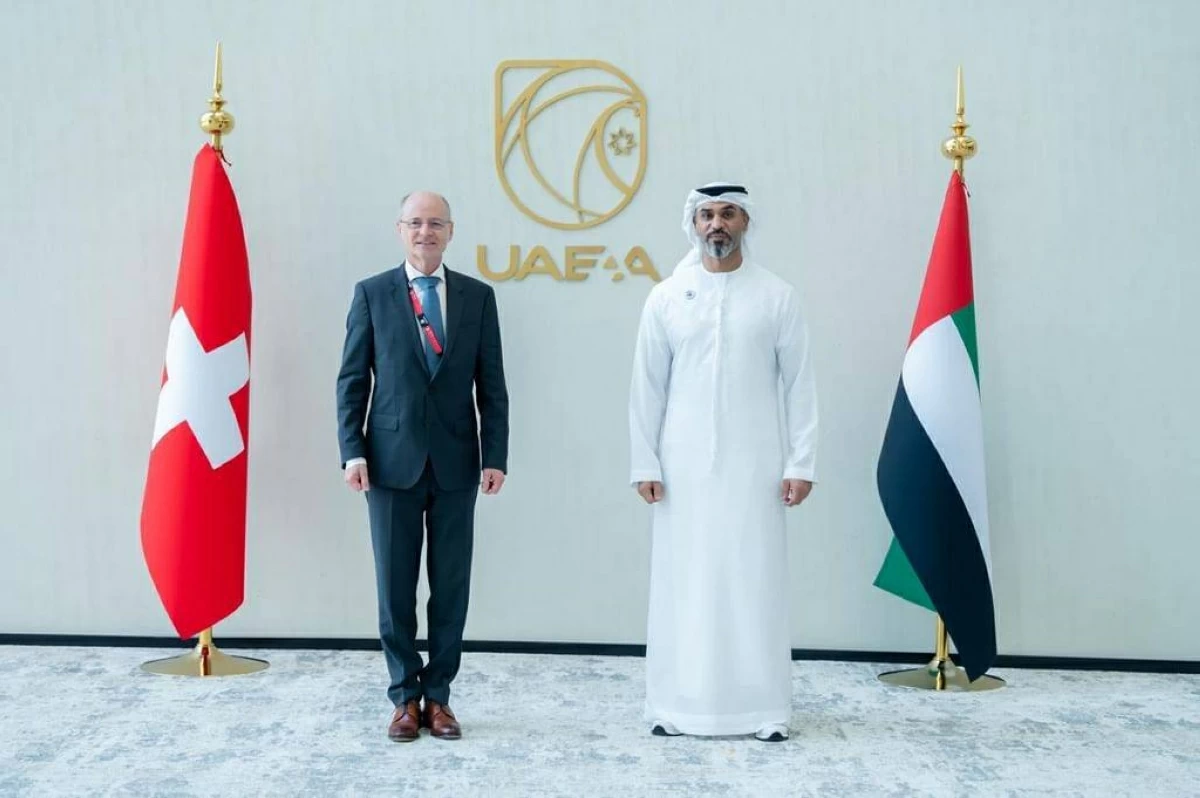 رئيس جهاز الإمارات للمحاسبة يبحث تعزيز التعاون الدولي