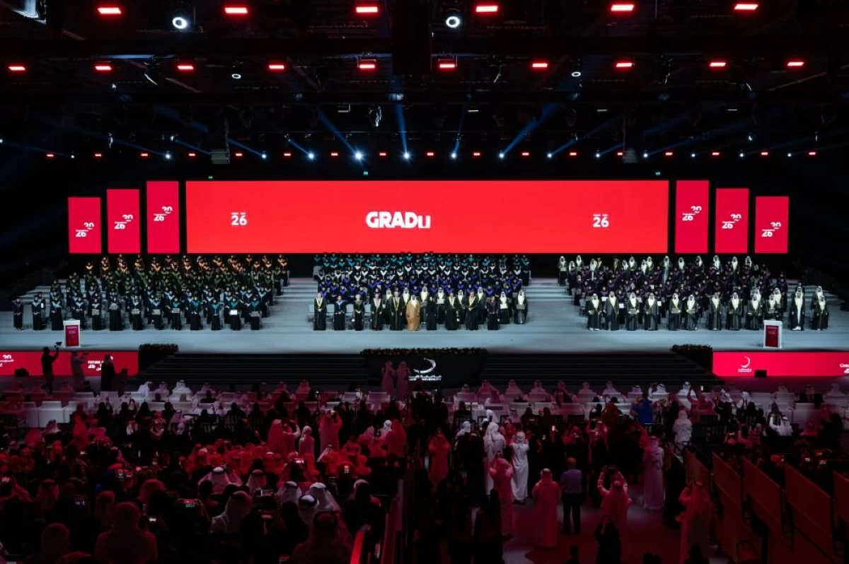 سيف بن زايد يشهد حفل تخريج دفعة «صناع المستقبل» 2026 من جامعة زايد
