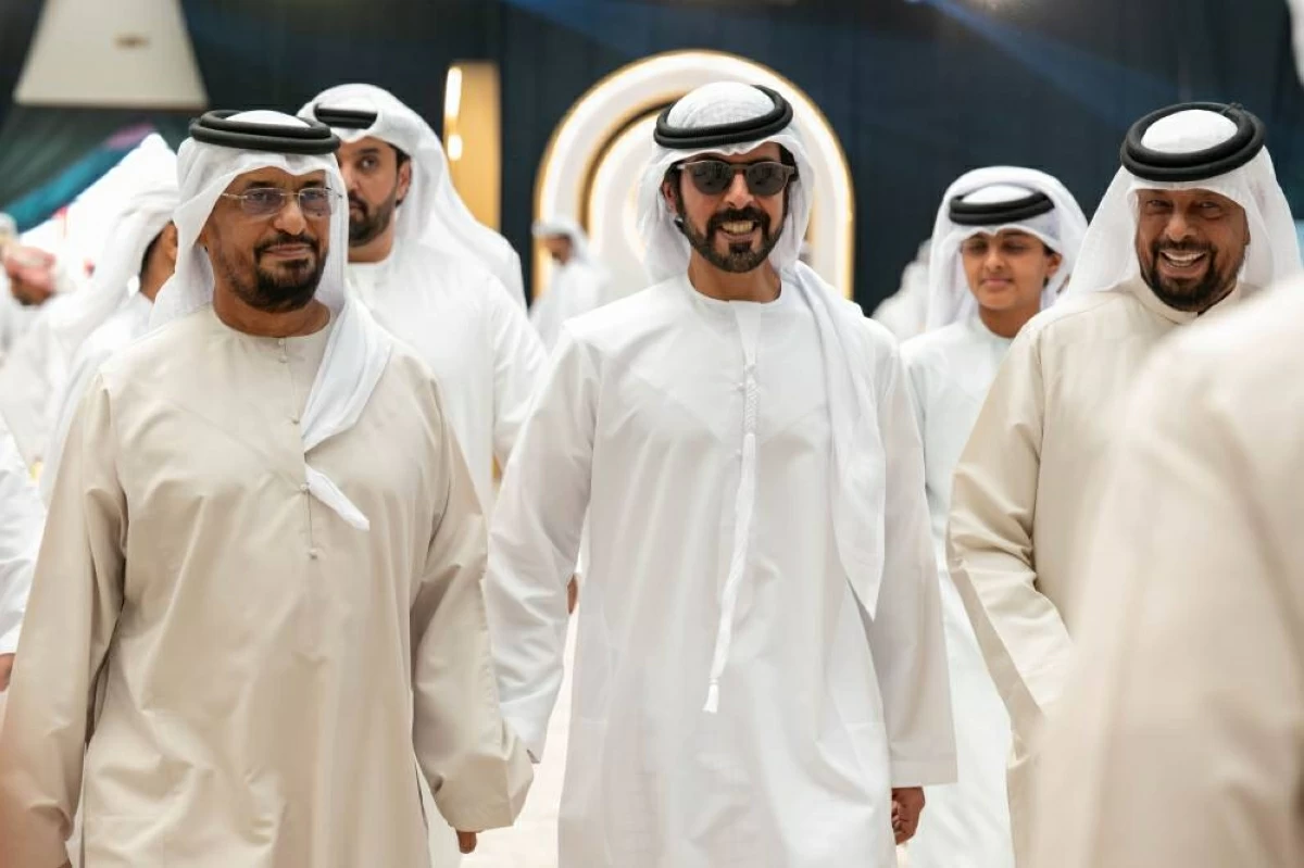 خليفة بن طحنون يحضر أفراح العامري