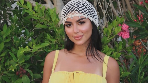 بالازرق المكشوف .. كارولين عزمي تتألق بإطلالة جذابة في مهرجان الجونة السينمائي
