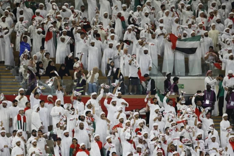 10 آلاف مشجع إماراتي لدعم «الأبيض»