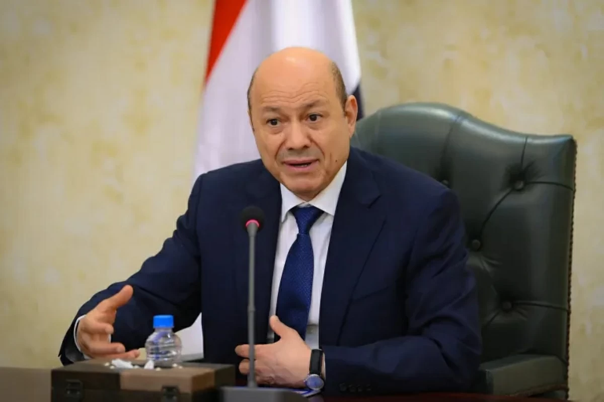 العليمي: بدء العمليات العسكرية لاستعادة أراضي اليمن