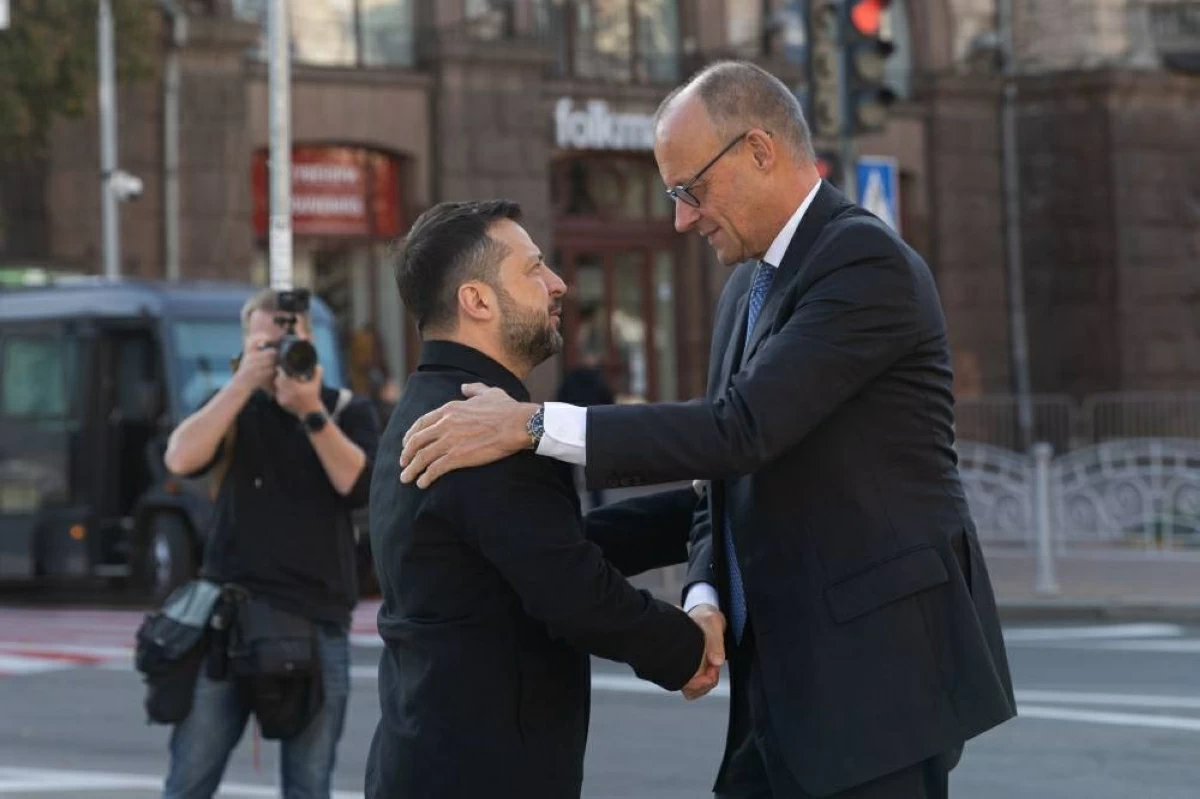 غارة جوية روسية تصيب جسراً في كييف خلال زيارة ميرتس