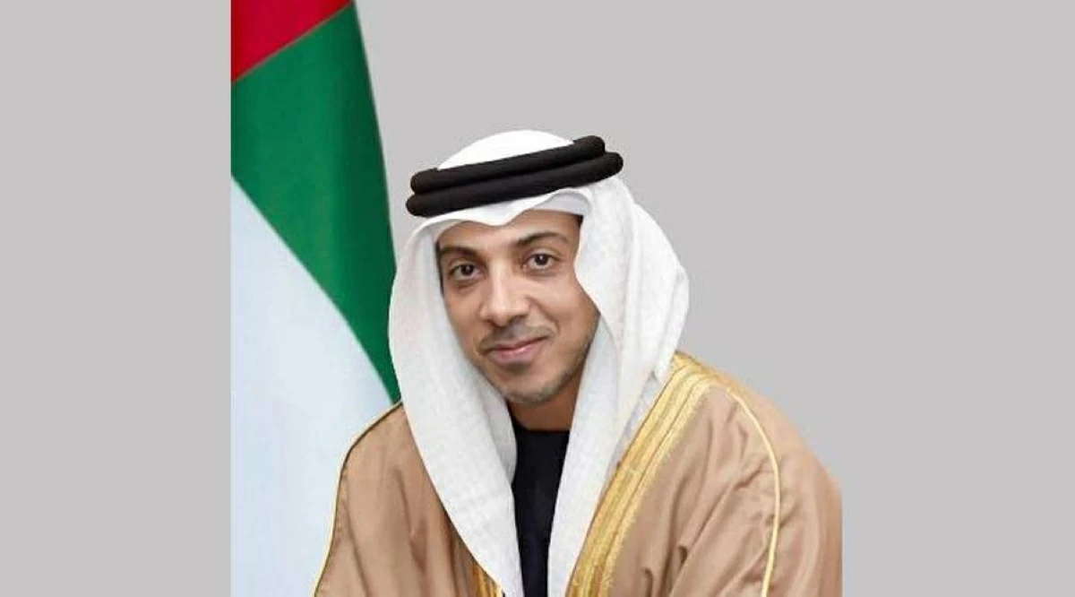منصور بن زايد: كل مستقبل عظيم يبدأ من معلم