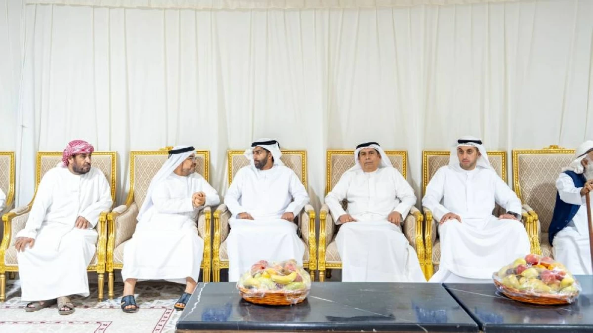 خالد بن سعود يعزي  في وفاة والدة حسن الحبسي